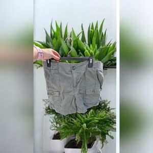 Women's Lee Ultra Lux Flex To Go Cargo Shorts Gray Size 12 (EUC)